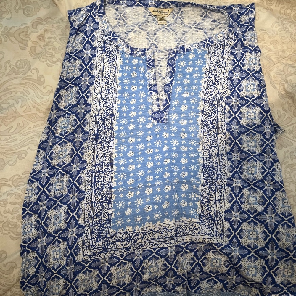 Lucky Brand tank beautiful hues of blue. Lightweight and loose fitting